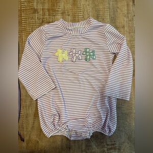 Mardi Gras Bead Dog bubble. EUC. Snaps on the bottom. Size 24M